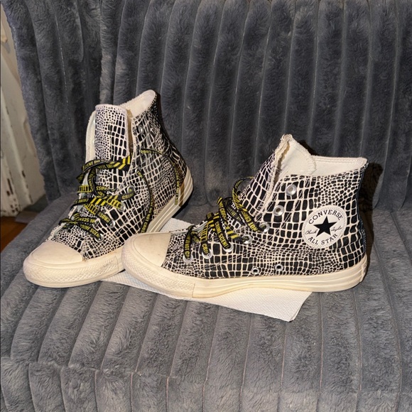 Converse Shoes - Converse High-Top Sneakers - Black and White Croc Pattern Size 8